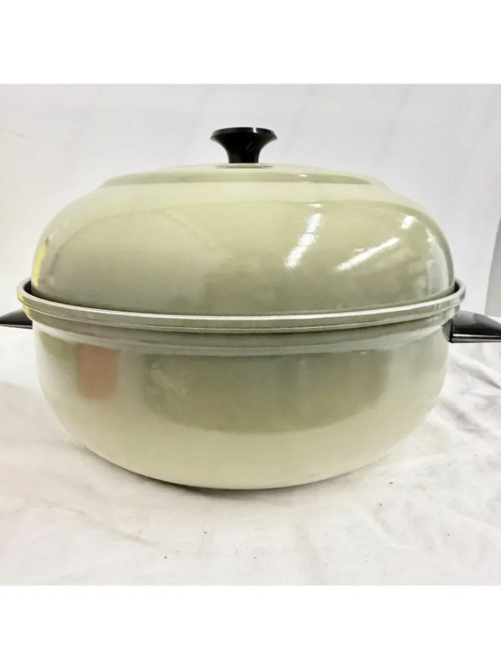 Mirro MCM Avocado Green Bun Warmer Server ColorMode Aluminum USA Vintage 9.5”